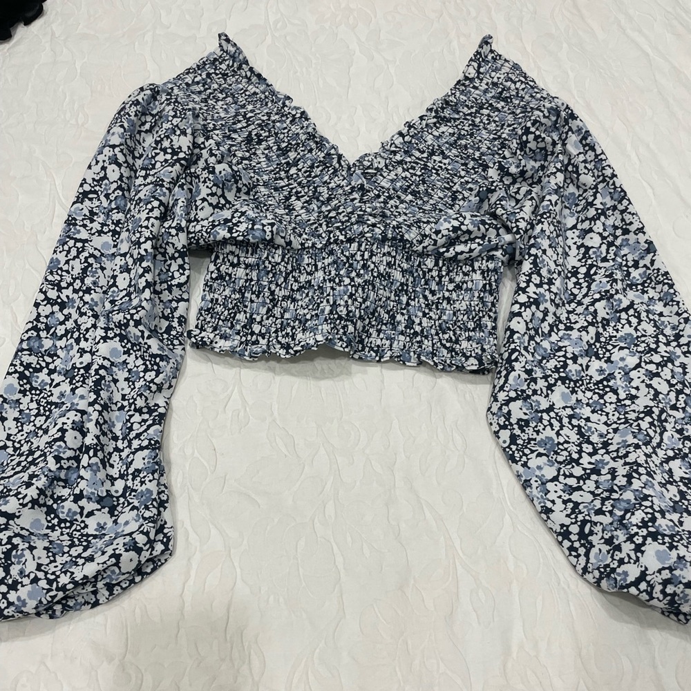 Wmns Abercrombie &Fitch floral long sleeved top SIZE XXS Used